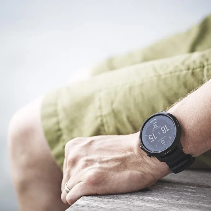 Suunto D5, en helt svart dykdator med färgskärm och utbytbara Suunto D5, en helt svart dykdator med färgskärm och utbytbara