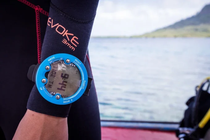 Suunto Zoop Novo Blue – lättanvänd dykdator med stor display Suunto Zoop Novo Blue – lättanvänd dykdator med stor display